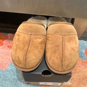 UGG MEN'S SUEDE SHEARLING SCUFF SLIP ON SLIPPERS CHESTNUT